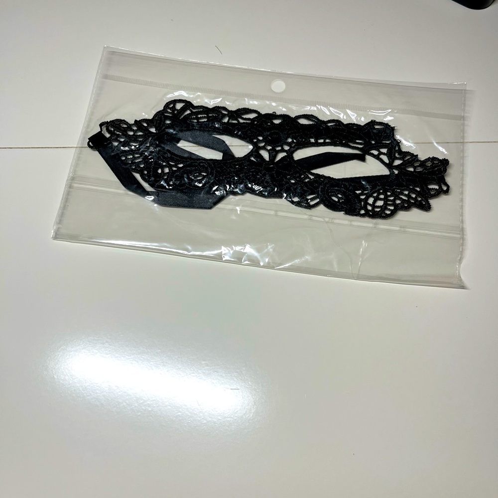 Black party mask